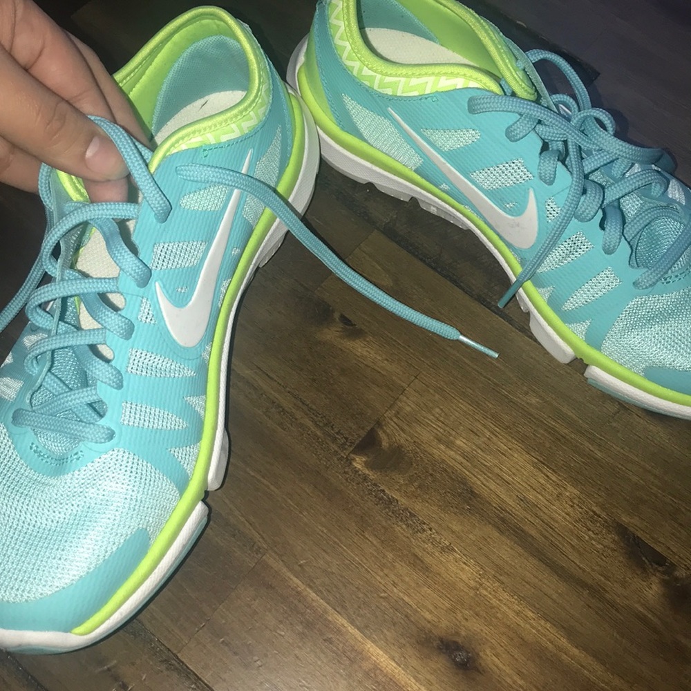 Shoes - Picture 3 of 4